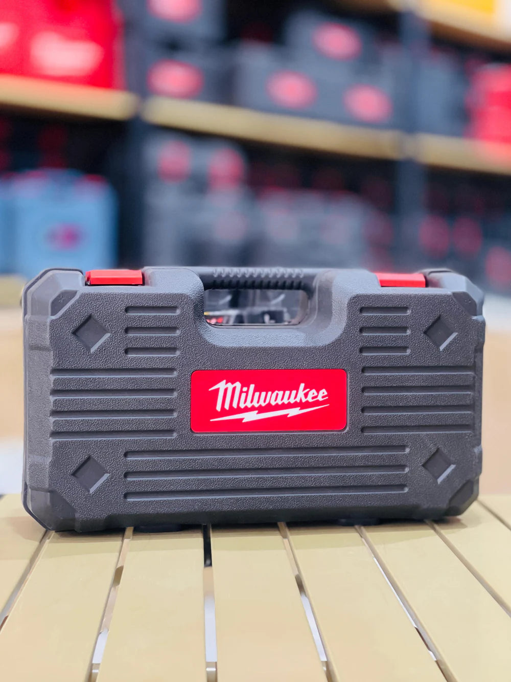 Milwaukee 48V Mini Chainsaw Kit โ 6 Inch | 2 Batteries | High-Power Li-Ion 5.0Ah
