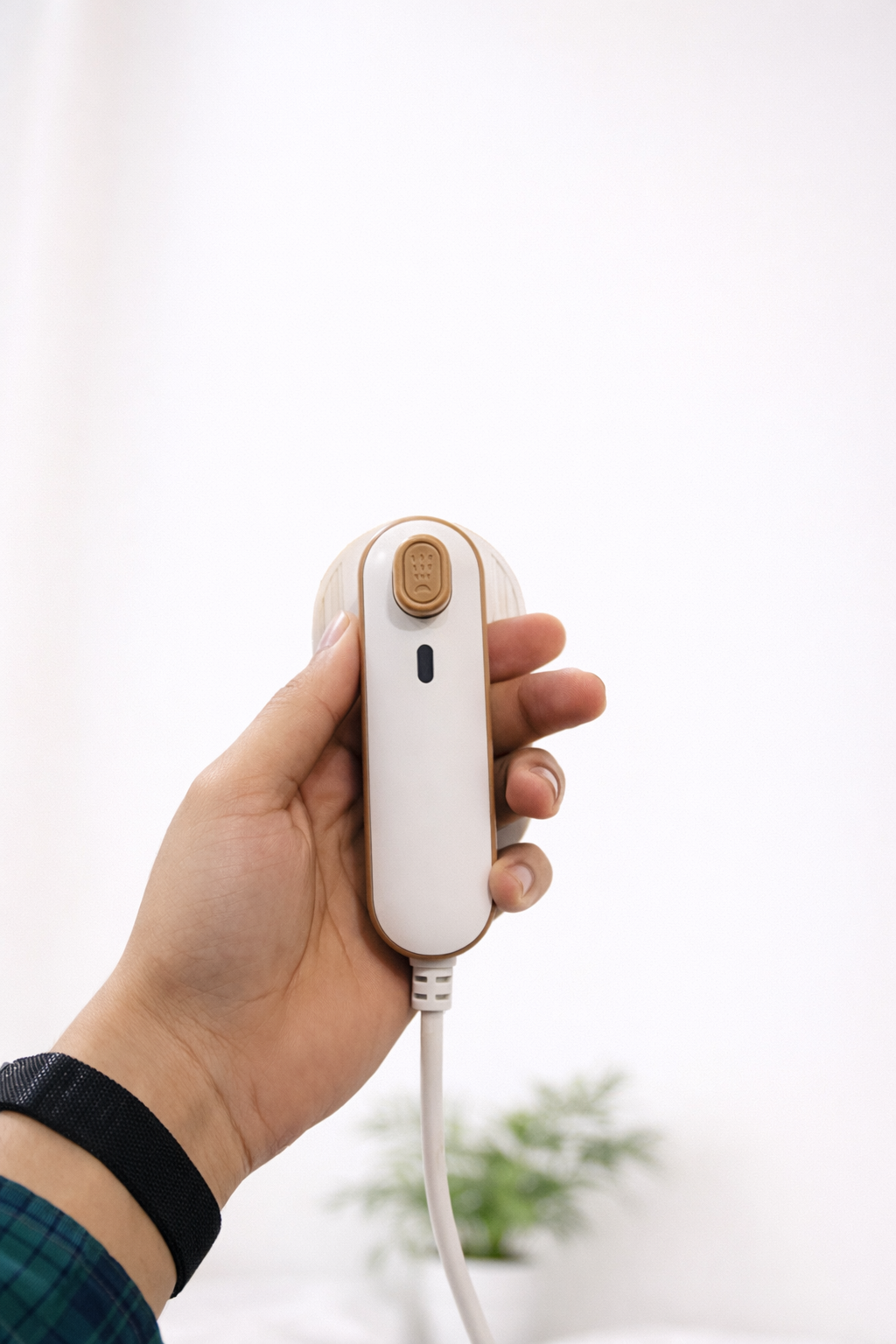 Portable Electric Iron – Model YD023-1